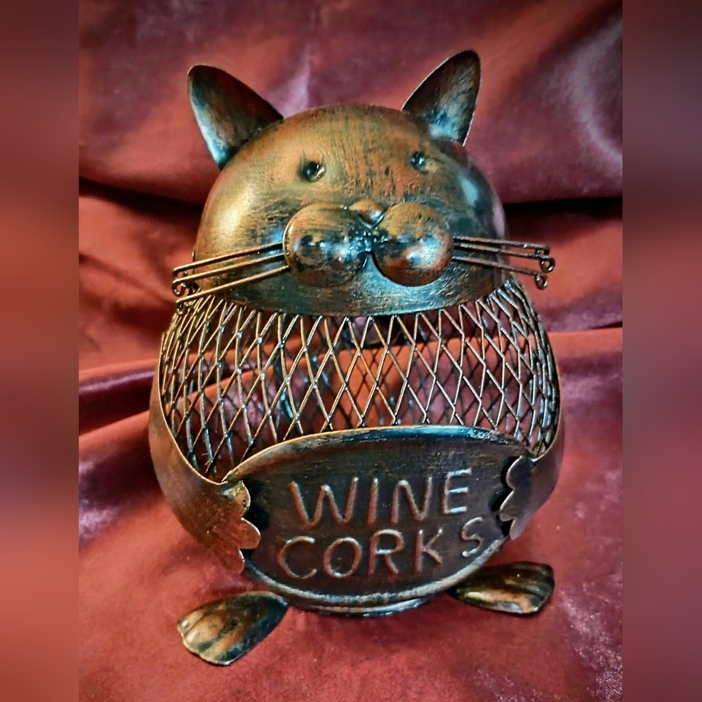 Adorable Metal Cat Wine Cork Holder